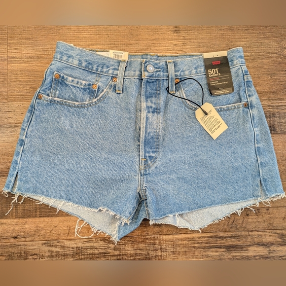 NWT Levi’s 501 Denim Shorts High Rise Raw Hem Button Fly Distressed Size 30 - Picture 1 of 13